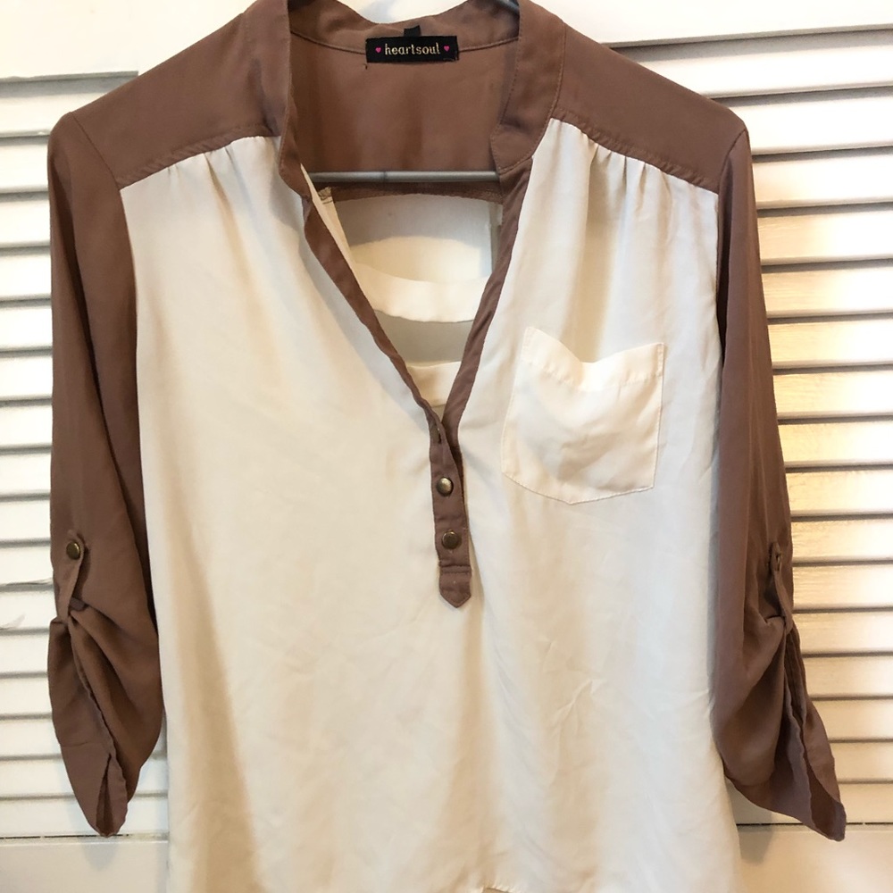Hi lo blouse with peekaboo cut out